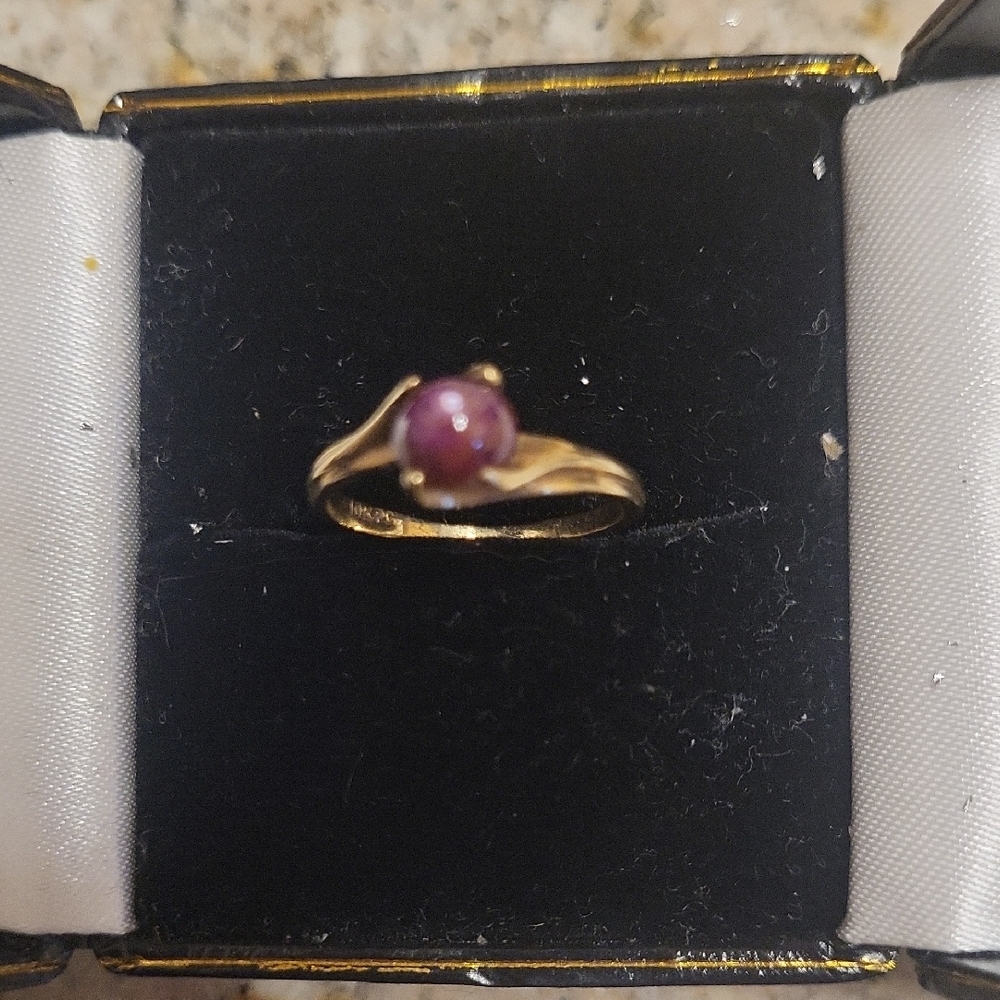 Star Ruby Ring In 14kt Gold with Classic Design